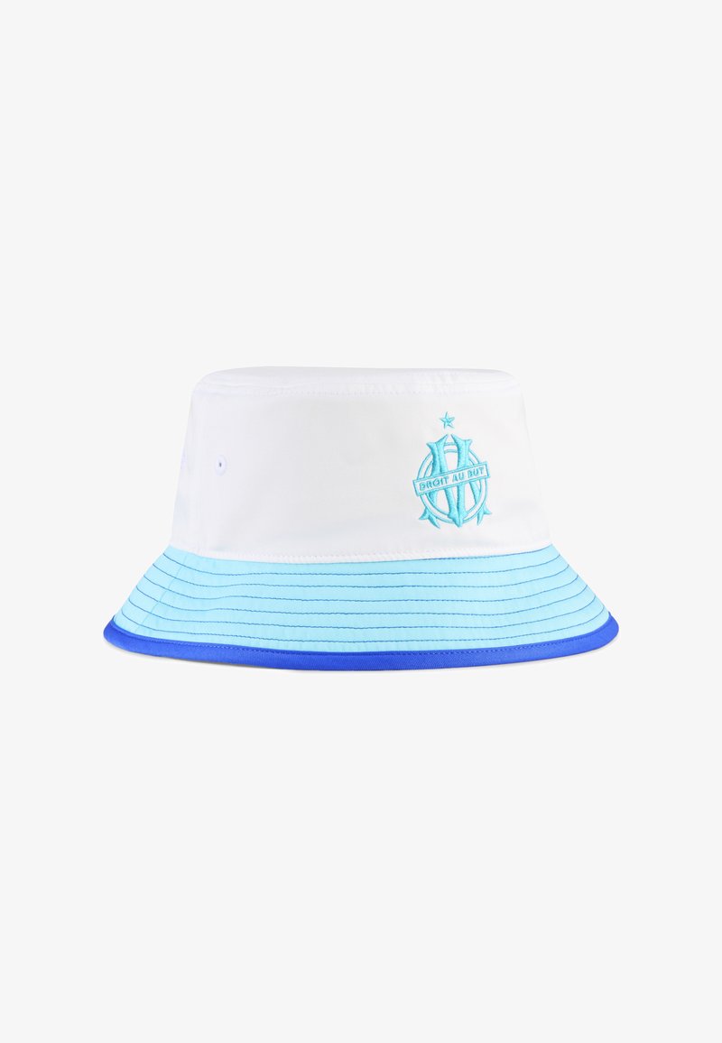 Sombrero tipo cubo blanco y azul claro con logo azul bordado y estrella, presenta costuras horizontales en el ala y un agujero de ventilación en el lateral.