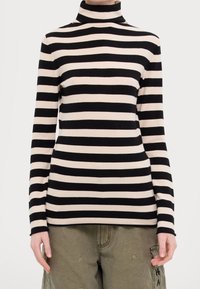 MAX&Co. Sweter