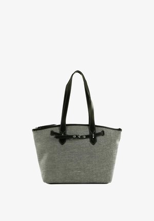 Sac cabas gris texturé avec poignées en cuir noir et sangle à boucle sur le devant, fermeture à glissière sur le dessus, sur fond blanc.