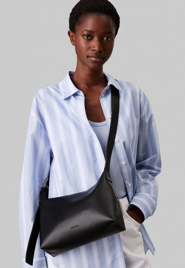 HARDWARE STRAP MEDIUM CROSSBODY - Cross body bag4