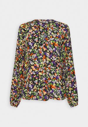 Blouse fleurie à manches longues, ornée de fleurs multicolores sur un fond noir, en tissu léger, avec fermeture à boutons à l'avant.