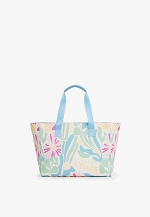 Tote-taske med lyseblå håndtag og et pastelblomstret og abstrakt mønster i pink, grøn, blå og gule nuancer.