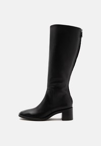 Sélectionné, triple black