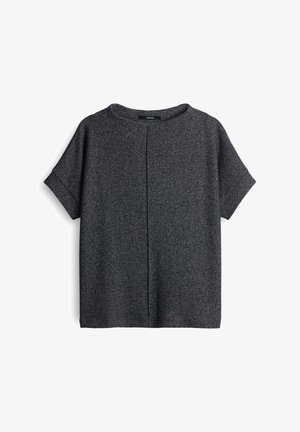 Haut gris à manches courtes fabriqué en tissu doux, avec un col rond et une couture centrale à l'arrière. Coupe décontractée avec des manches retroussées.