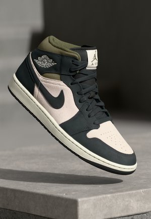 AIR JORDAN 1 MID SE UNISEX - High-top trainers - light orewood brown/off noir/med olive/sail