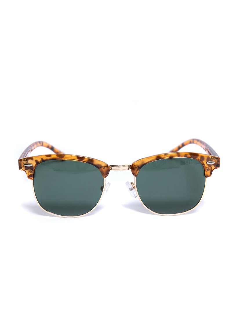 Sunglassai su vėžlio lukštu, tamsiai žali objektyvai, auksinis metalinis tiltas ir skaidrūs nosies pagalvėlės. Lengvi, klasikinio apvalaus formato.