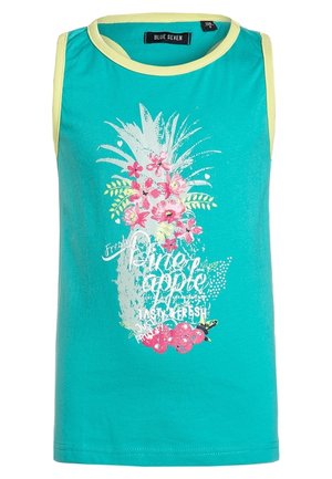 Turkusowa koszulka bez rękawów z żółtym obszyciem, z dużym białym ananasem i różowym kwiatowym wzorem oraz tekstem "pineapple" i "tasty fresh."