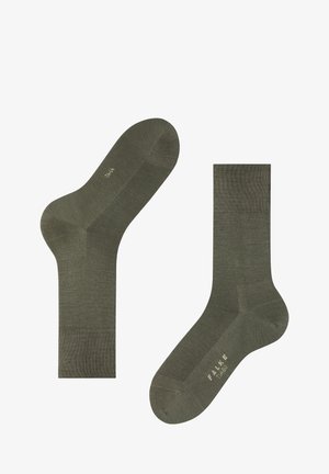 Socks in cotone verde con bordo a coste, texture liscia e tallone rinforzato, con il logo 'FALKE' stampato sul plantare.
