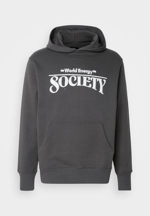 Harmaa huppari, joka on valmistettu pehmeästä materiaalista ja jossa on etutasku, joustavat hihat sekä "World Energy Society" -teksti valkoisena rinnan kohdalla.