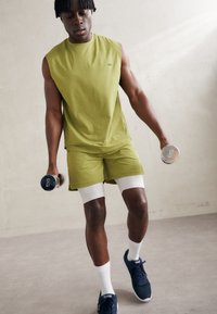ICANIWILL STRIDE SLEEVELESS MEN - Felső - light olive