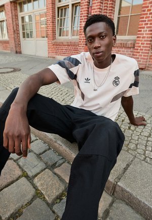 adidas Originals REAL MADRID OG TEE - T-shirt con stampa - putty mauve/dark grey