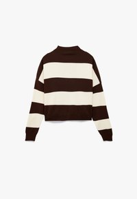 Braun- und cremefarbener gestreifter Pullover mit hohem Kragen, langen Ärmeln und verkürztem Design. Weicher Stoff und gerippte Ärmelabschlüsse sind vorhanden.