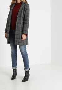 Saint Tropez Korte frakker - grey
