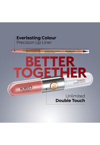 Delineador de labios Everlasting Colour y gloss de labios Unlimited Double Touch de KIKO Milano uno al lado del otro con el texto «Better Together».