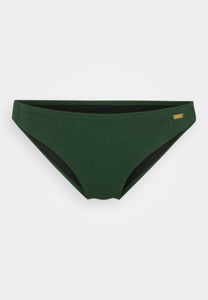 Grønn ribbet bikini-bunn med svarte sider. Har et lavt livdesign og subtil detalj med gullhardware på midjebandet. Glatt tekstur.
