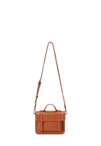 Bruine leren crossbodytas met een hoofdvak, een voorsluiting, twee voorvakken en een afneembare schouderriem. Soepele textuur.