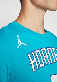 Nike Performance NBA CHARLOTTE HORNETS LAMELO BALL TEE - Klubbkläder - rapid teal