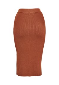 Gonna midi a coste di colore ruggine con una forma aderente, waistband alto in elastico e dettaglio con spacco laterale per facilitare i movimenti.