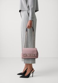 Guess XBODY  - Borsa a tracolla - mauve