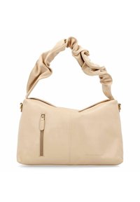 Beige leren handtas met een gekreukt handvat, voorzien van een voorste ritszak en een gladde textuur. Minimalistisch ontwerp met strakke lijnen.