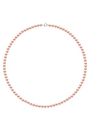 Collier en perles roses avec des perles brillantes disposées de manière uniforme, fermé par un fermoir rond en argent. Présente un design classique et symétrique.