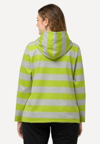 Sudadera con capucha a rayas verdes y grises, de manga larga y corte relajado, que cuenta con una gran capucha y material de algodón suave.
