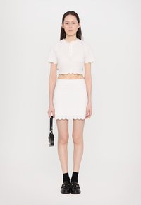 sandro JUPE MAILLE MINI POINT FANTAISIE - Mini skirt - blanc