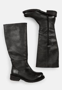 Bottes noires en cuir, arrivant au genou, avec une pointe arrondie et un petit talon empilé. Elles possèdent une fermeture éclair sur le côté et une finition texturée sur la tige.