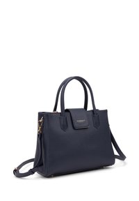 Borsa in pelle blu navy con dettagli in oro, manici superiori doppi e tracolla removibile. Caratterizzata da una patta anteriore e finitura testurizzata.