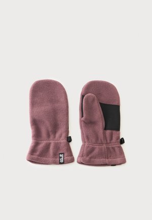 Paire de moufles en polaire mauve avec des patchs noirs antidérapants sur les pouces et des étiquettes au niveau des poignets, posées à plat sur une surface blanche.