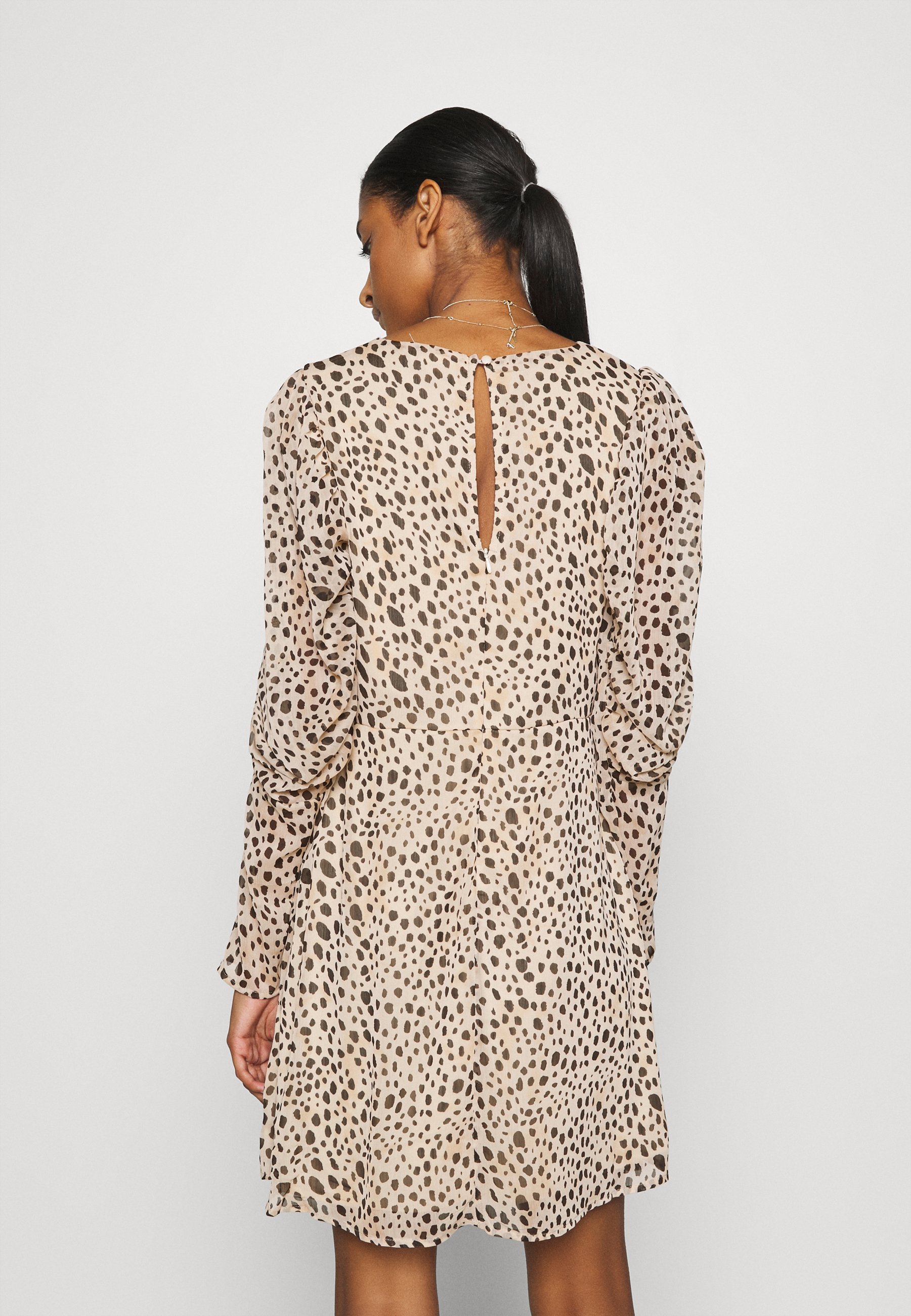 Vila VIALTAS DRESS Vardagsklänning cloud danceroffwhite Vila VISOLARA 34 SLEEVE DRESS Vardagsklänning tortoise