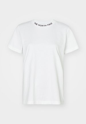 Camiseta de algodón blanca con cuello redondo que presenta "THE NORTH FACE" en letras negras. Manga corta y corte relajado.