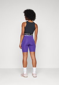 Nike Performance SHORT RISE - Tamprės - court purple/white