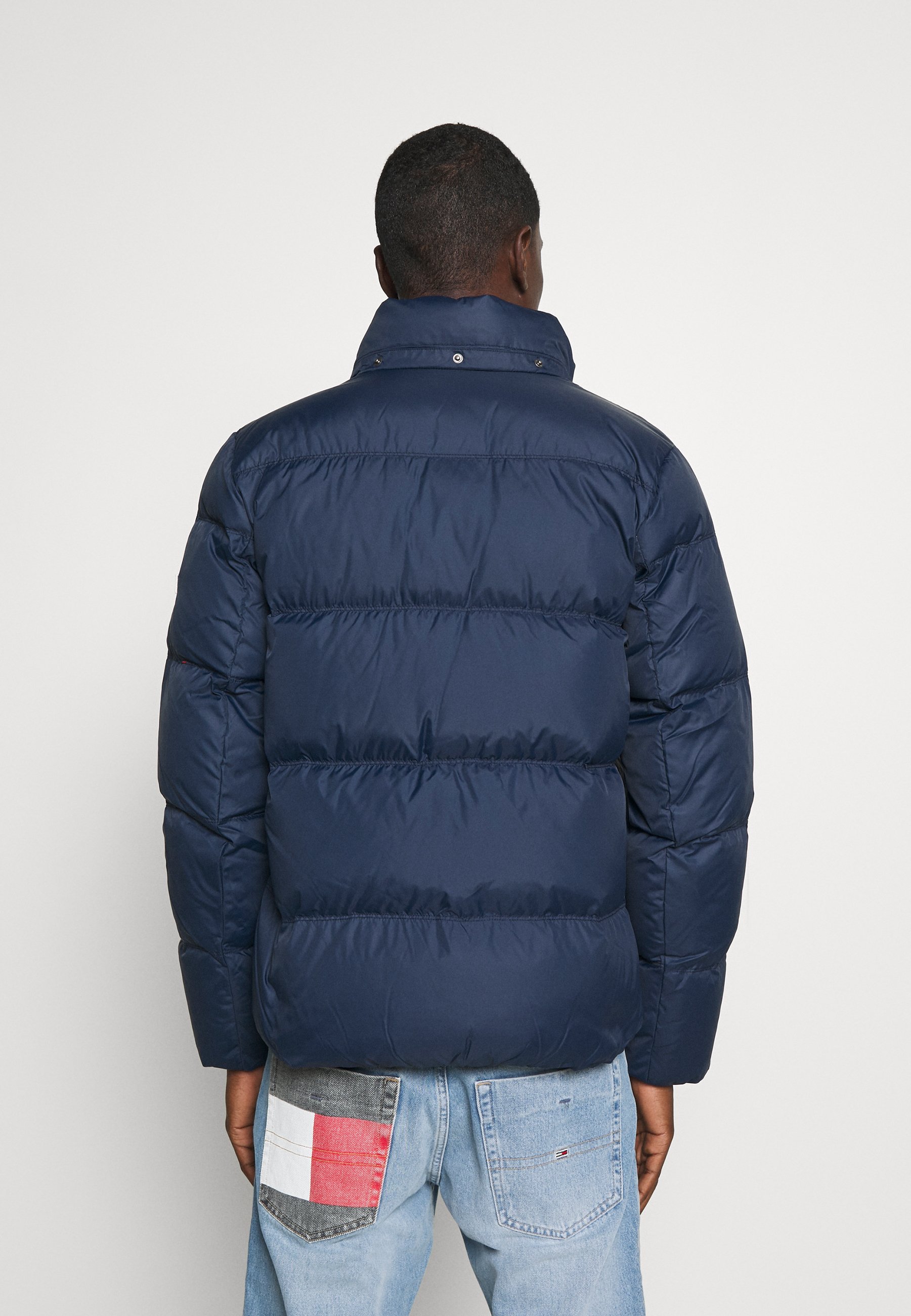ملاحظة
الايفيدرين
الرابطة
تقطير
tommy jeans herren essential down langarm jacke ملاحظة
الايفيدرين
الرابطة
تقطير
tommy jeans herren essential down langarm jacke