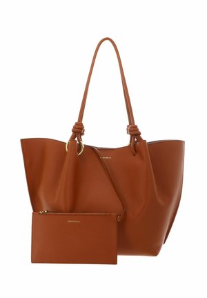 Sac cabas en cuir brun avec de longues anses nouées et une pochette zippée assortie amovible, estampillé du logo Coccinelle.