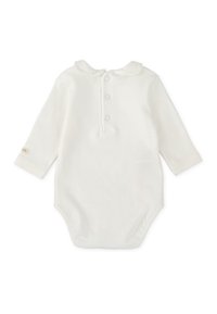 Bodysuit blanco de manga larga hecho de una tela suave, con un collar redondeado y cierre de tres botones en la parte de atrás. Sin patrones visibles.