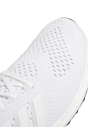 Trainers - white