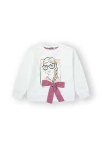 Sudadera blanca con una ilustración gráfica de una chica con gafas, que presenta un peinado trenzado y un detalle de lazo rosa en la cintura.