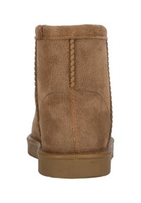 Bruna mockaskinn stövletter med rund tå, staplad klack, kontrasterande sömmar och en texturerad gummisula.