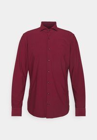 Camisa burdeos de manga larga hecha de tejido suave; cuenta con un cuello clásico, siete botones y puños abotonados; sin patrones.