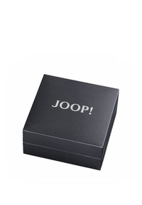 Svart texturerad presentask med en silverfärgad "JOOP!"-logotyp på locket, rektangulär form, utan synlig hårdvara eller detaljer.