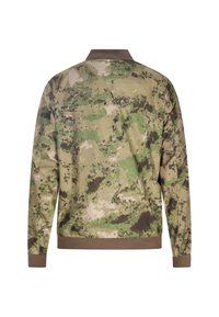 Giacca bomber con motivo camouflage in tonalità verdi e marroni, caratterizzata da un colletto e polsini a costine marroni, dal taglio rilassato e dalla texture morbida.