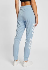 Hummel LEGACY POLY REGULAR  - Trainingsbroek - celestial blue