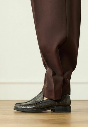 Manfield, Chaussons - grau