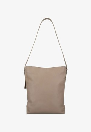 Bolso de hombro de cuero beige con una textura suave, una correa ajustable y una forma suave y sin estructura. Presenta un cierre con cremallera en la parte superior.