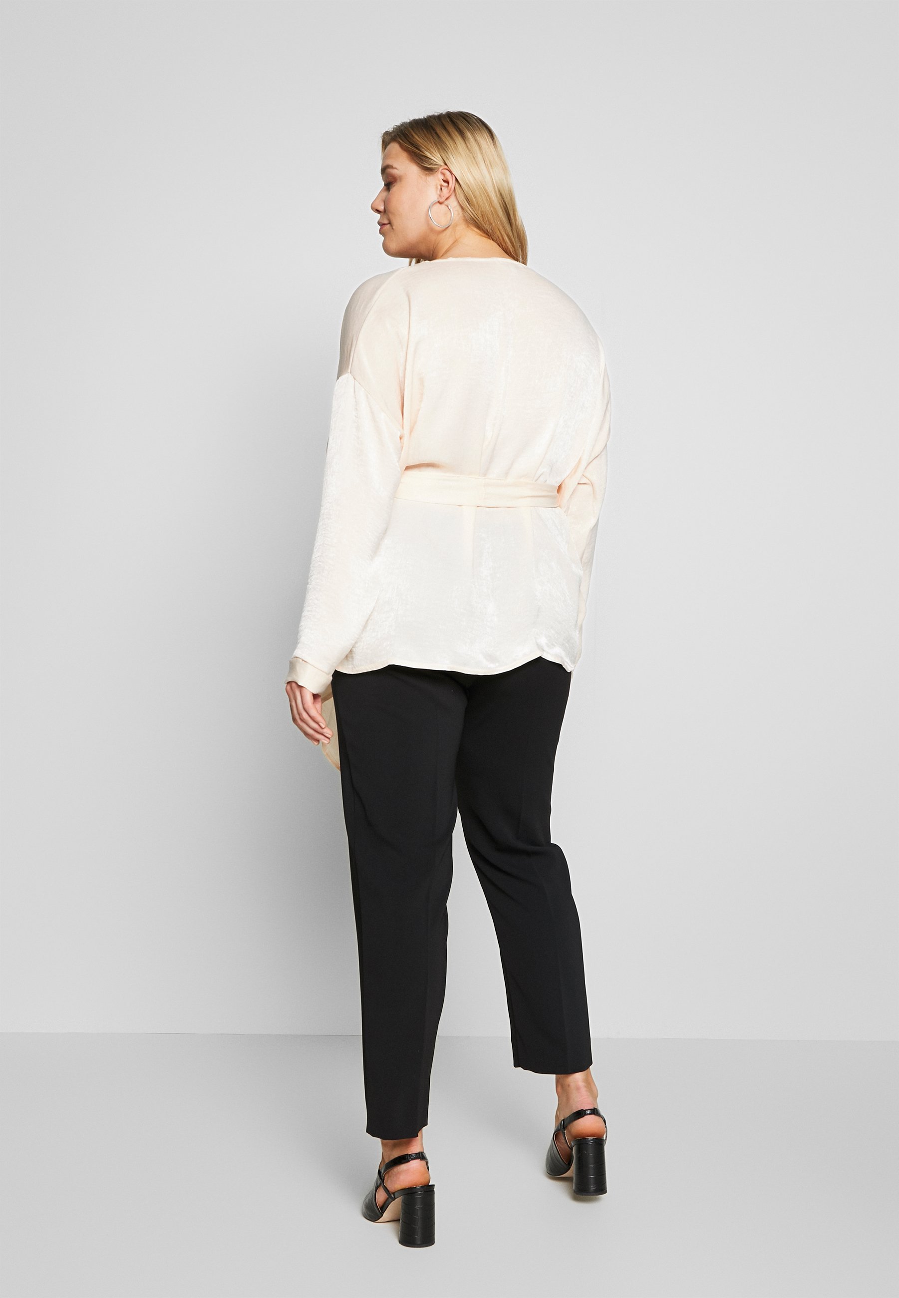 Missguided Plus TIE WAIST WRAP Bluser ecru Zalando.no Missguided Plus TIE WAIST WRAP - Bluser - brown