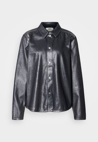 Camisa metálica escura feita de tecido liso, com fecho de botão à frente, colarinho clássico e mangas longas com um corte relaxado.