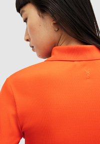 AllSaints HALLIE - Polo - zesty orange
