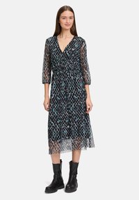 Betty & Co MIT PRINT - Freizeitkleid - mint/black