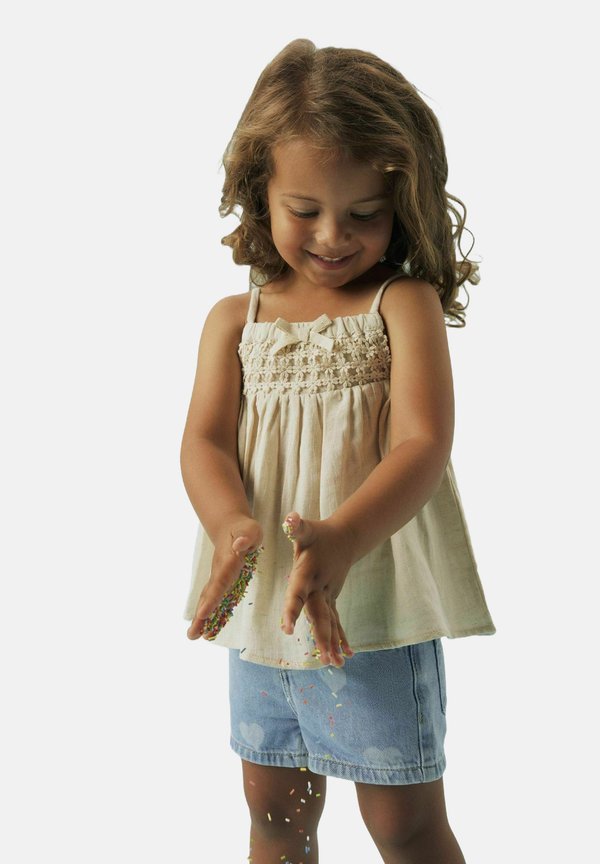 TRÄGER - Top - bleached sand